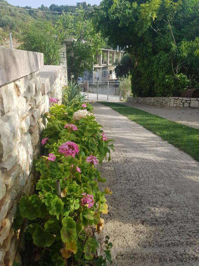 Spyridoula'S Guest House Himare Exterior foto