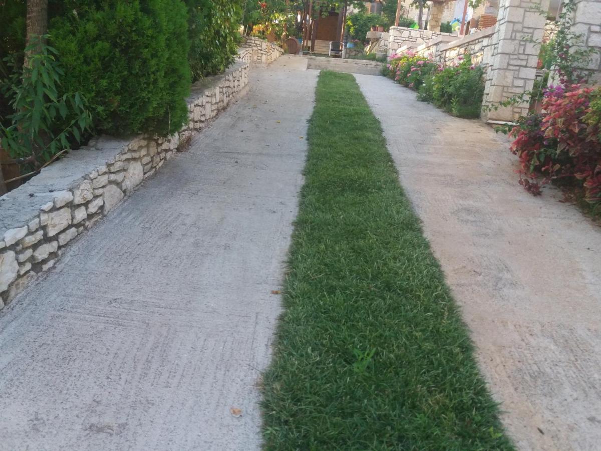 Spyridoula'S Guest House Himare Exterior foto